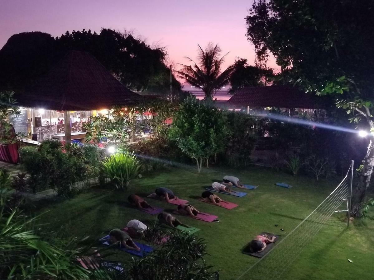 Hotel Mojosurf Camp Red Island Pasanggaran Exteriér fotografie